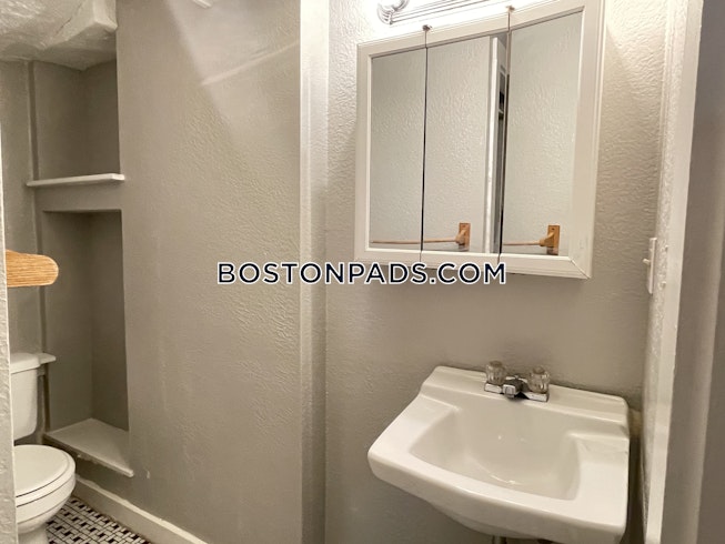 Boston - $2,600 /mo
