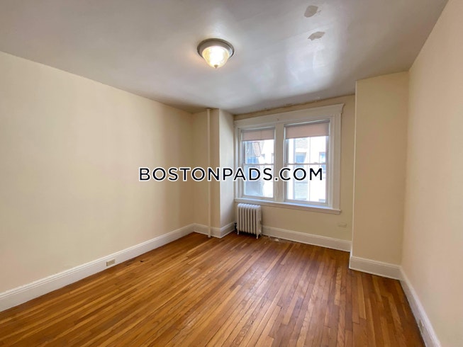 Boston - $1,700 /mo