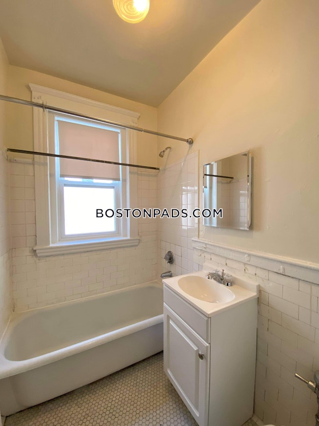 Boston - $1,700 /mo