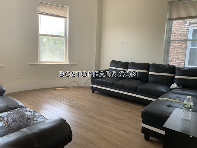 Boston - $2,800 /mo