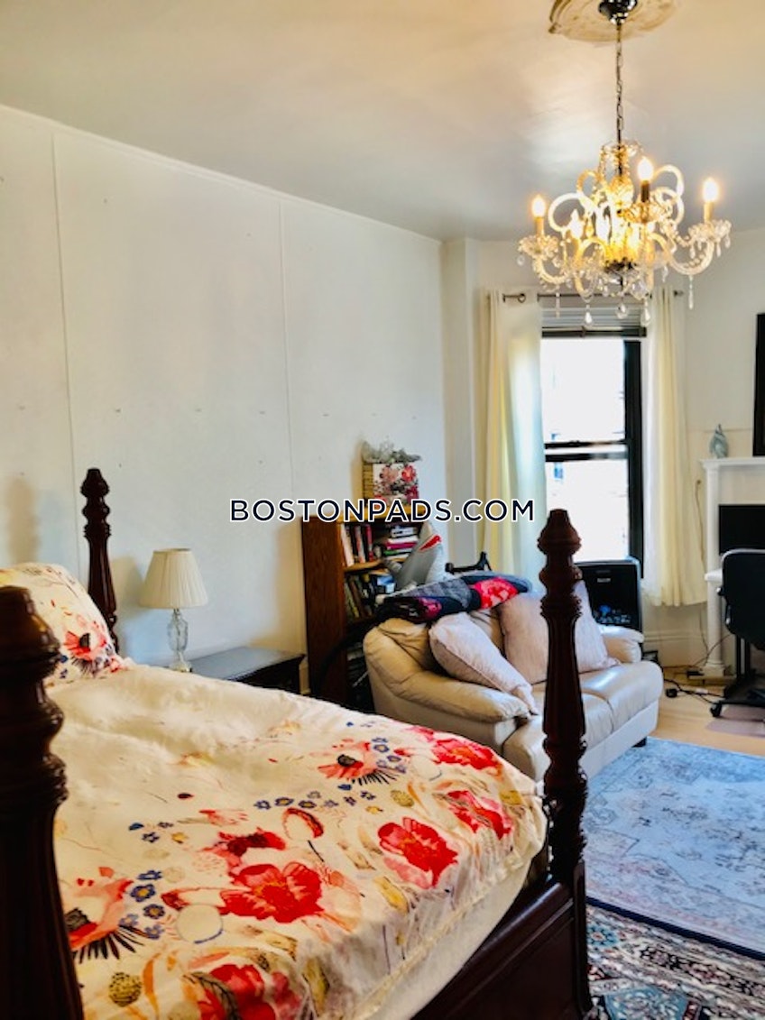 Boston - $2,200 /month