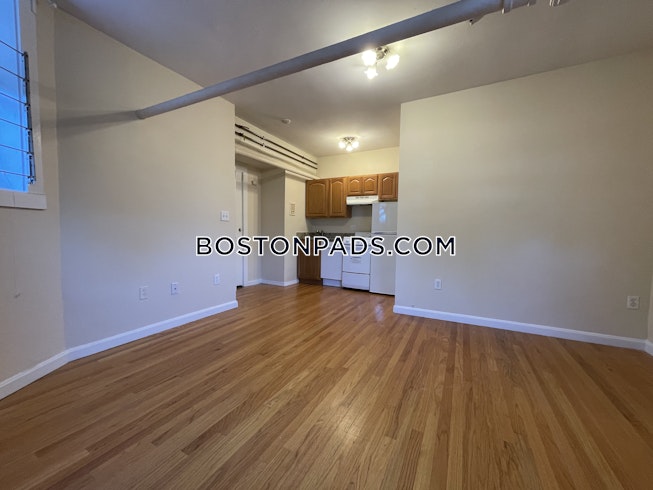 Boston - $2,100 /mo