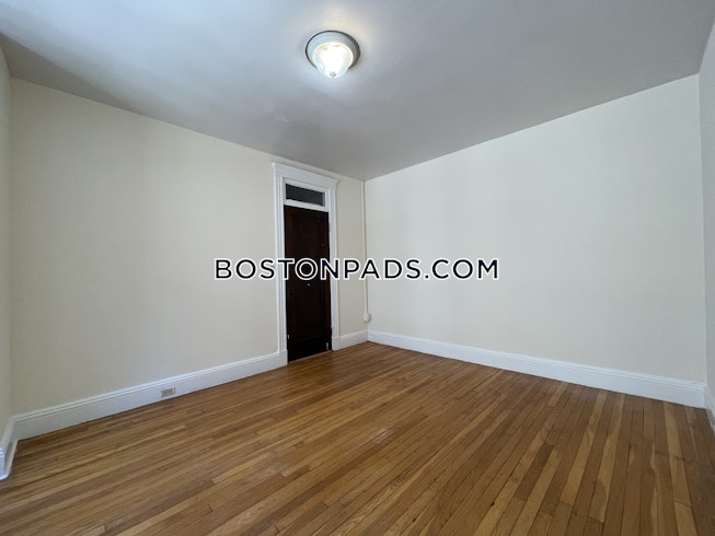 Boston - $1,700 /mo