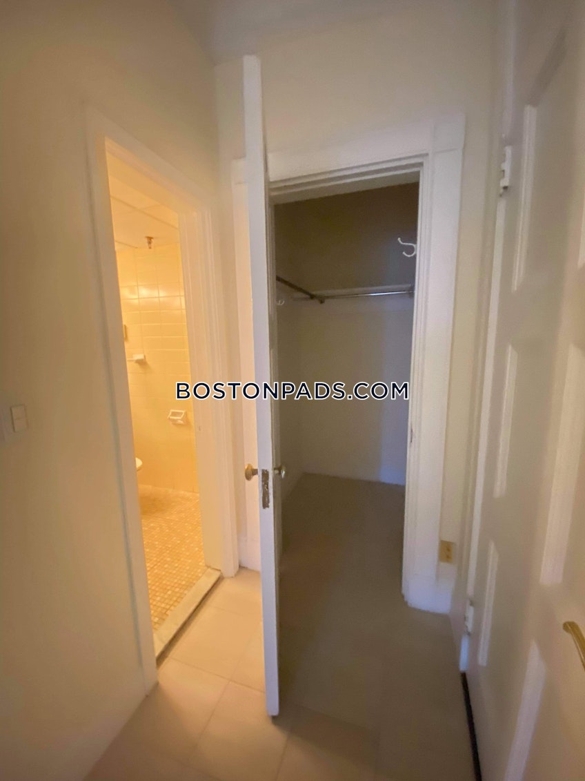 Boston - $2,425 /month