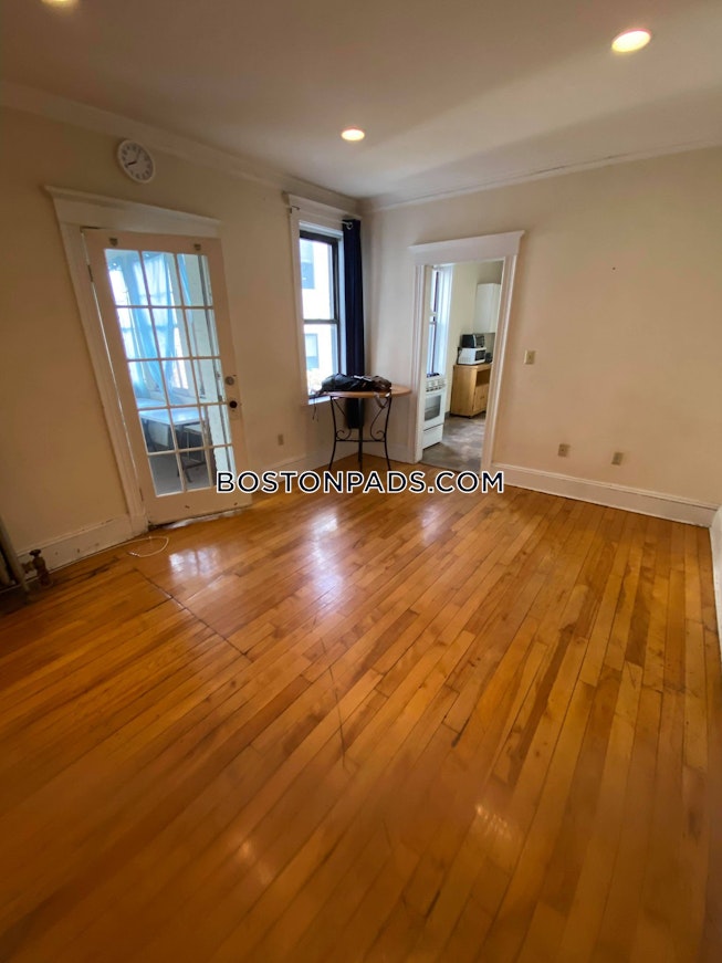 Boston - $2,800 /mo