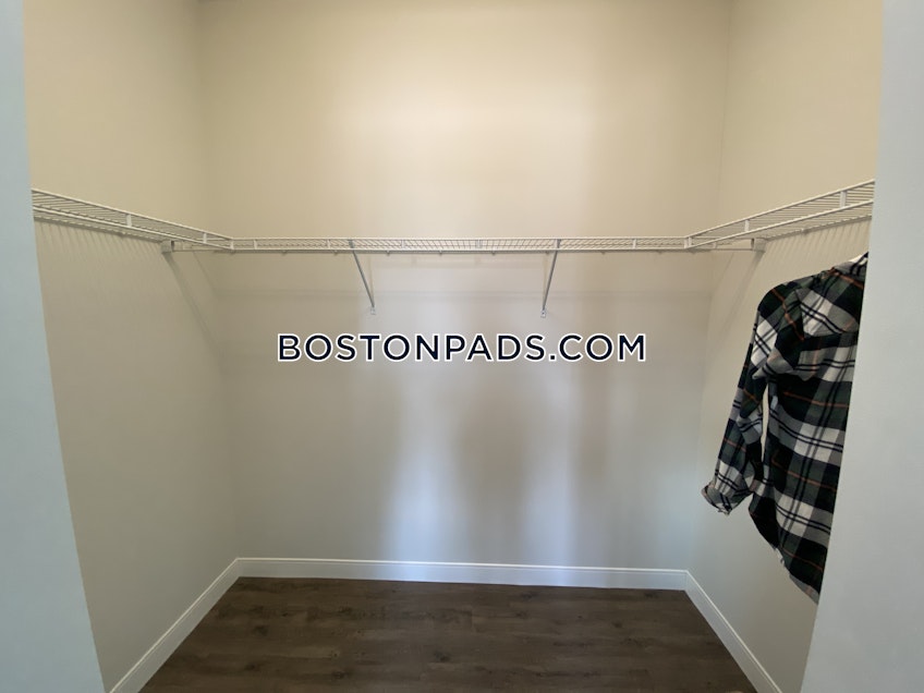 Boston - $8,094 /month