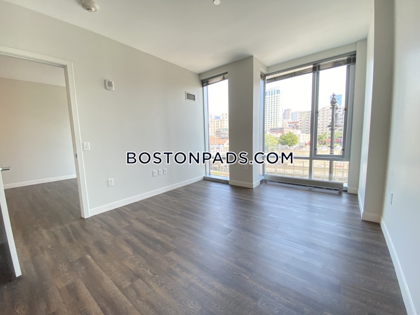 Boston - $11,886 /month