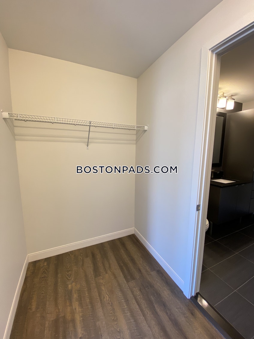 Boston - $11,886 /month