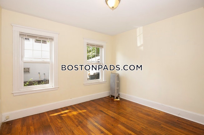 Boston - $2,900 /mo