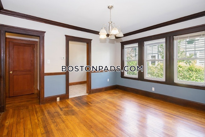 Boston - $2,900 /mo