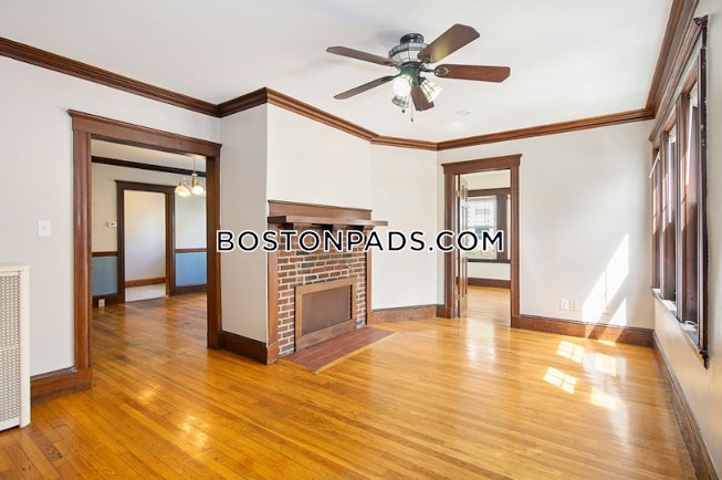 Boston - $2,900 /mo