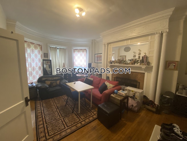 Boston - $2,800 /mo