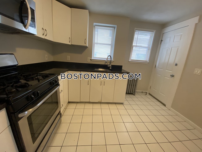 Boston - $2,700 /mo