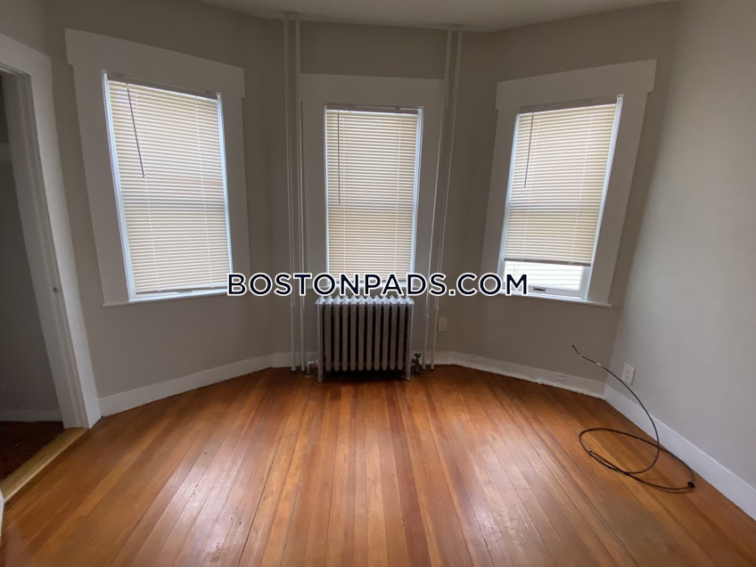 Boston - $2,700 /month