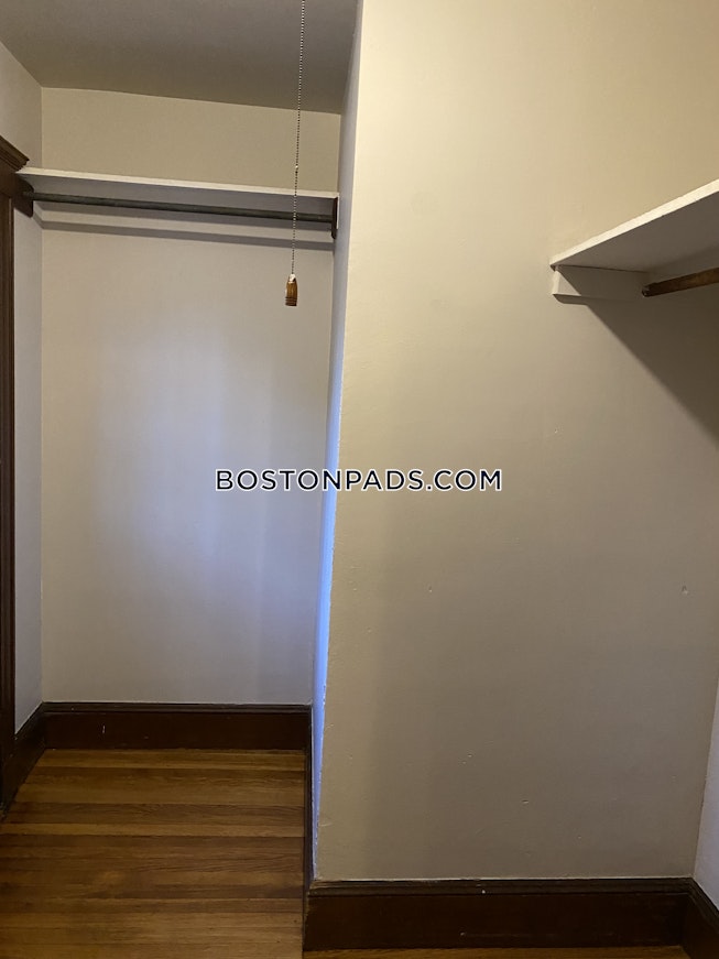 Boston - $2,900 /mo