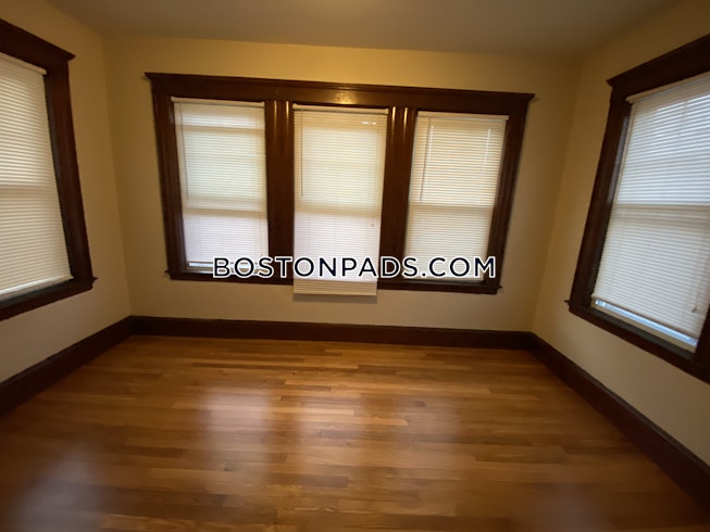 Boston - $2,900 /mo