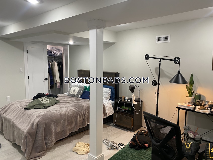 Boston - $5,450 /month