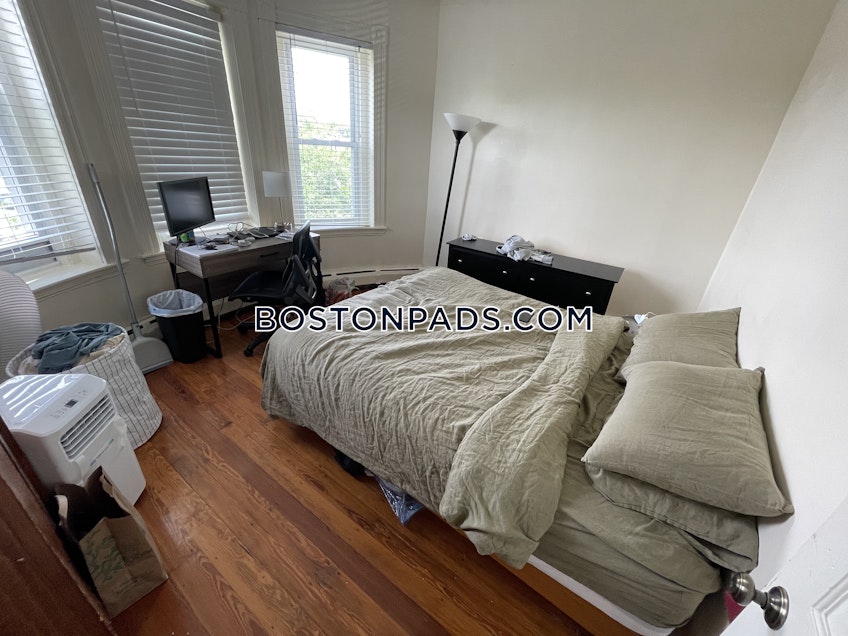 Boston - $4,230 /month