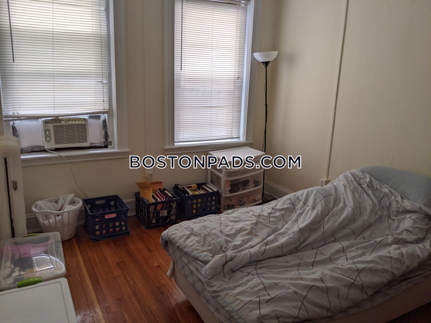 Boston - $2,300 /month