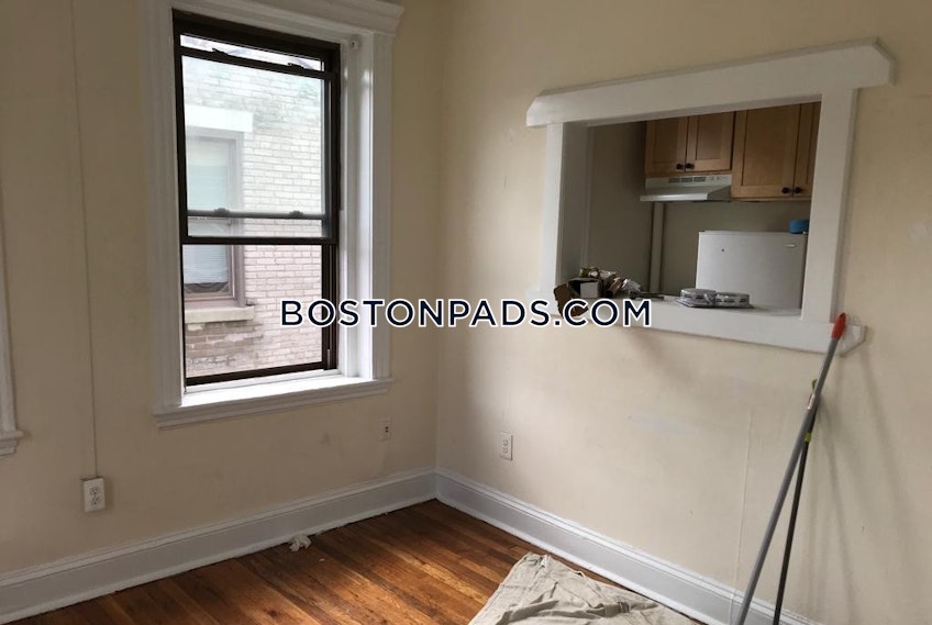 Boston - $2,300 /month