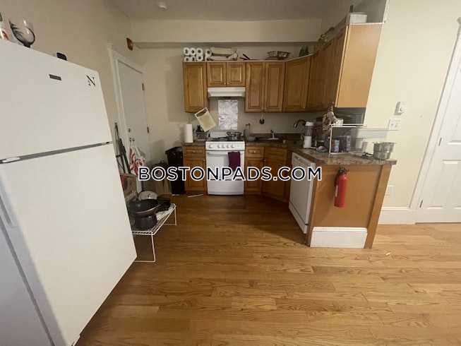 Boston - $5,495 /mo