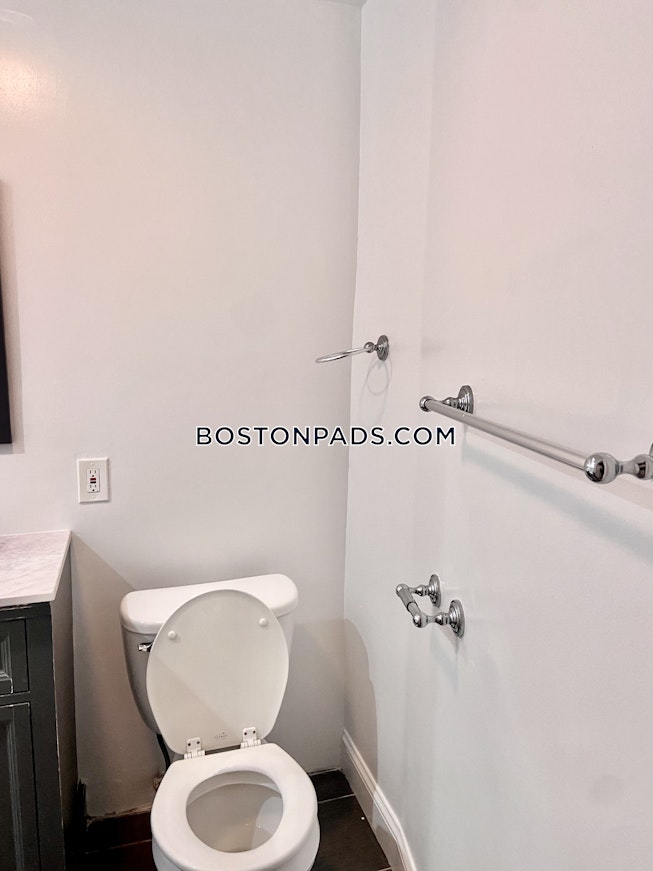 Chelsea - $2,600 /mo