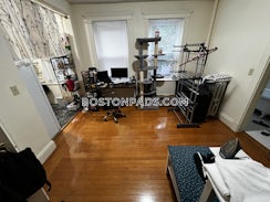 Boston, $2,300/mo