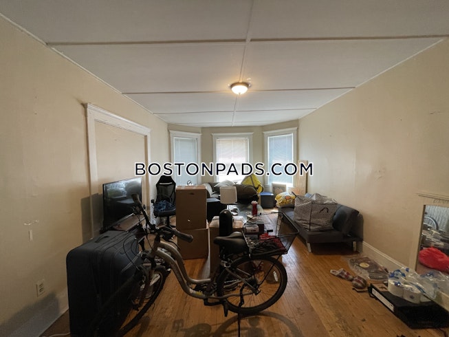 Boston - $4,200 /mo