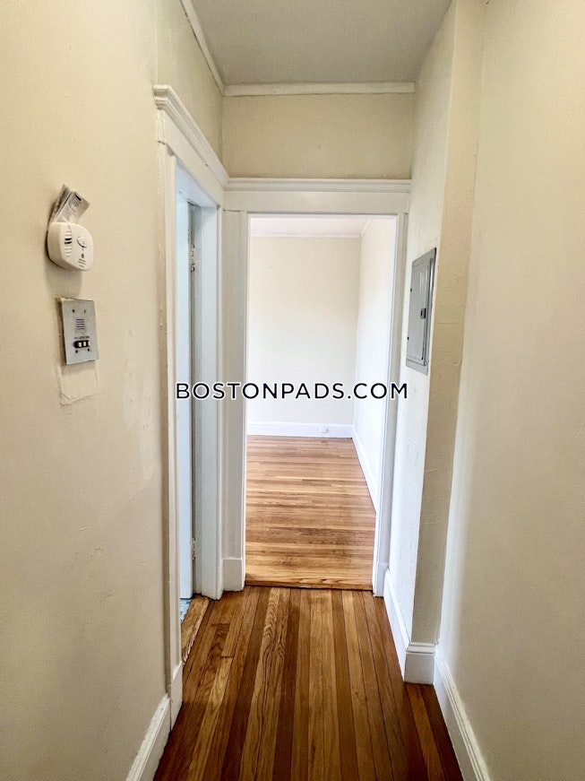 Boston - $2,350 /mo