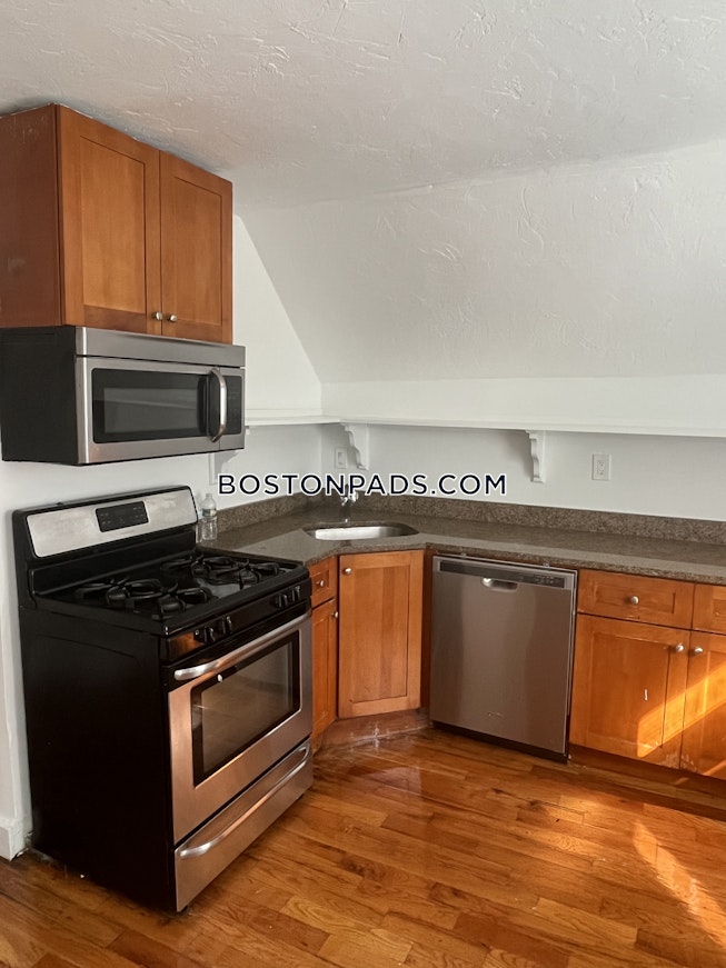 Boston - $2,900 /mo