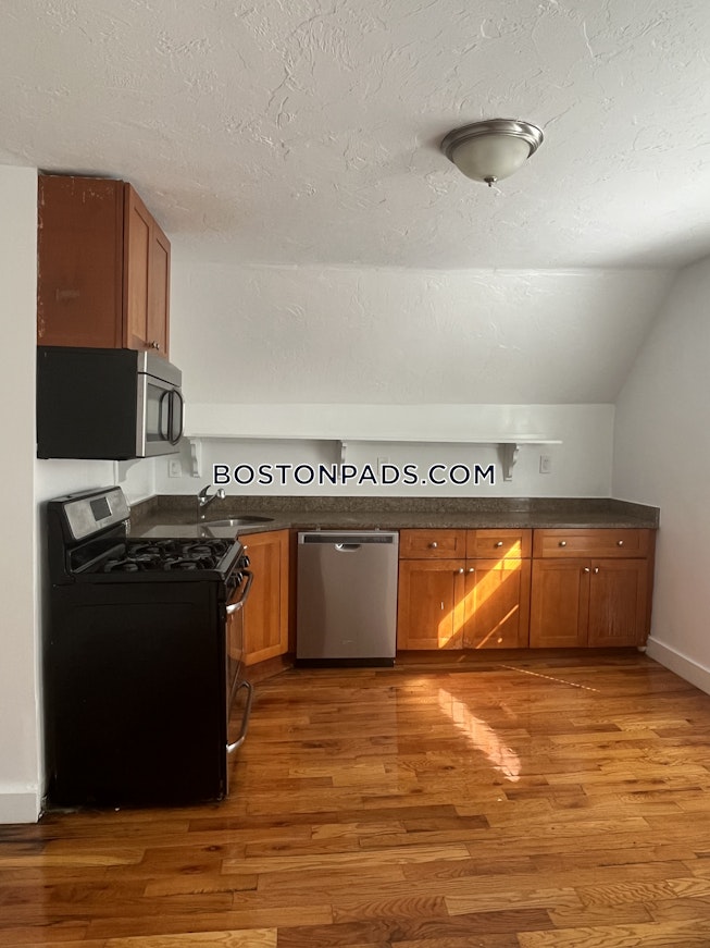 Boston - $2,900 /mo