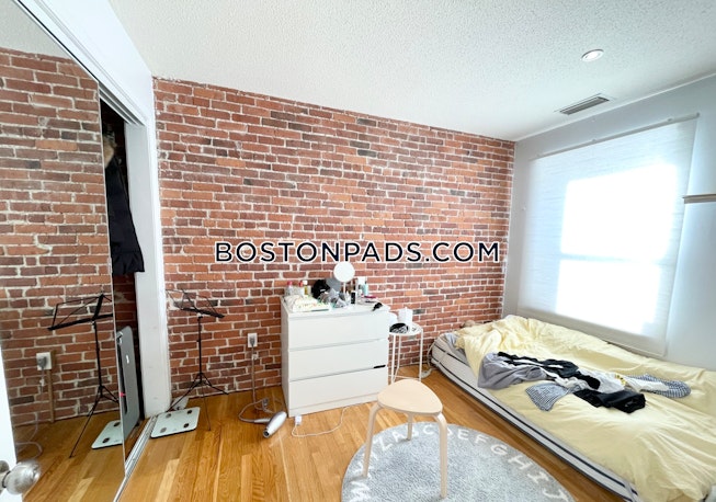 Boston - $3,200 /mo