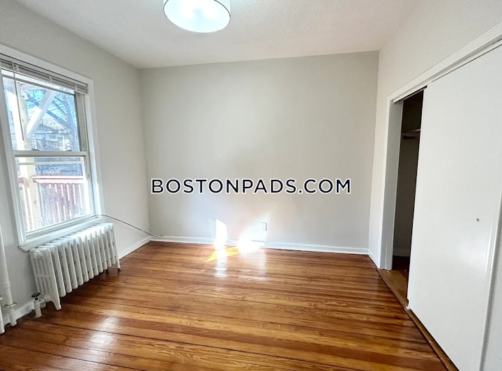 East Cottage St. Boston picture 4