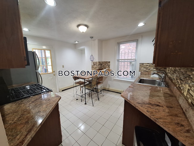 Boston - $3,200 /mo