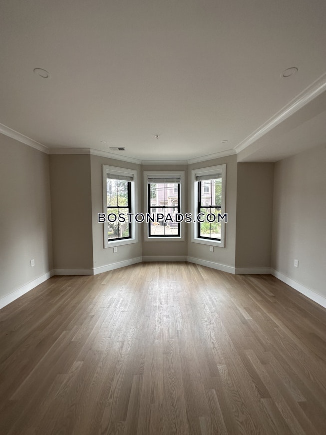 Boston - $5,895 /mo