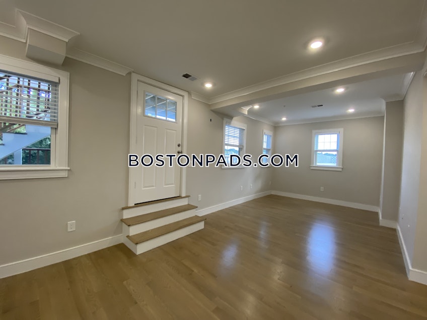 Boston - $3,595 /month