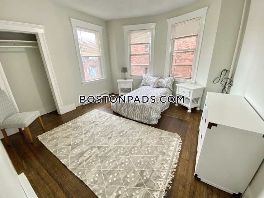 Boston - $3,995 /month