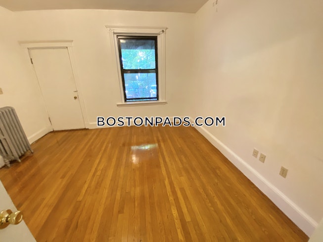 Boston - $3,200 /mo