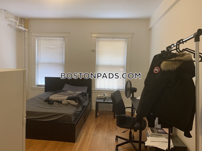 Boston - $2,200 /mo