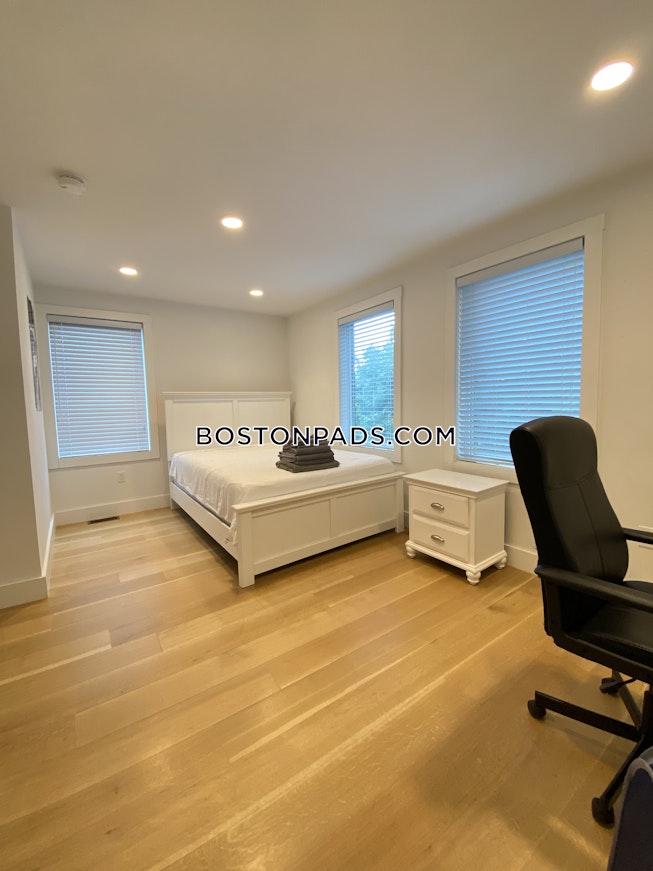 Boston - $6,000 /mo