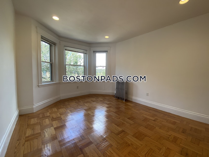 Boston - $2,600 /month