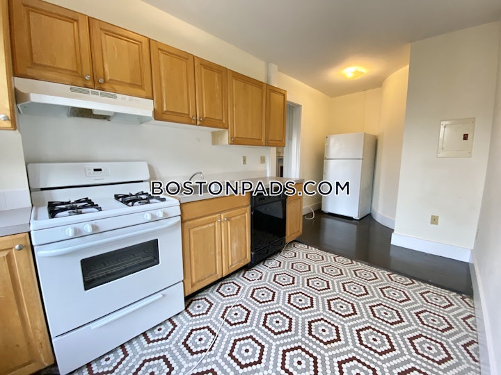 fenwaykenmore-apartment-for-rent-3-bedrooms-1-bath-boston-5795-4517385 