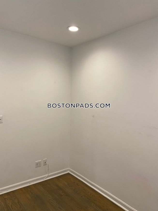 Boston - $3,600 /mo