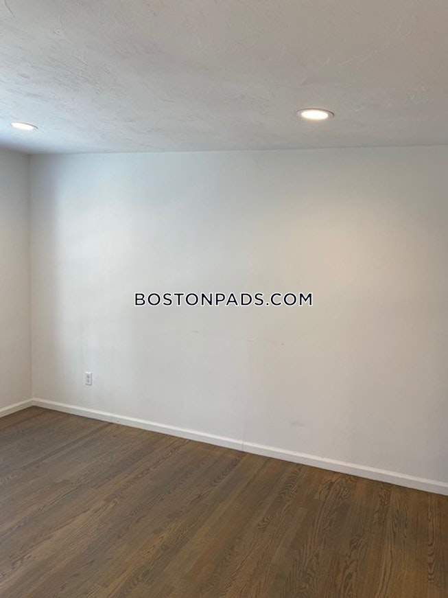 Boston - $3,600 /mo