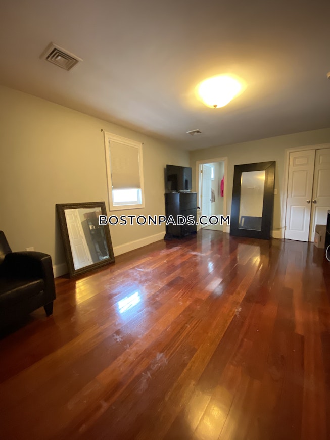 Boston - $2,950 /mo