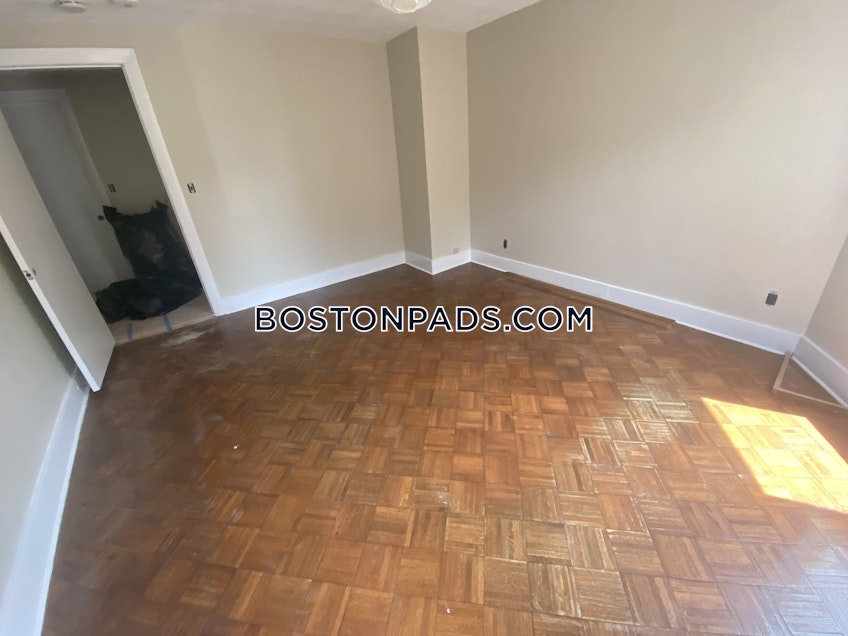 Boston - $2,700 /month