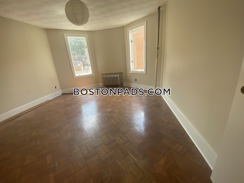 Boston - $2,700 /month