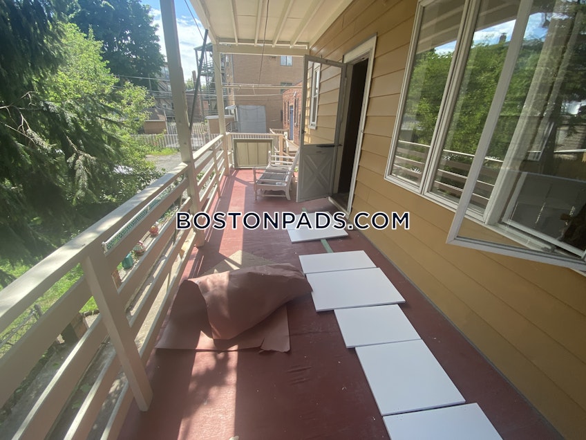 Boston - $2,700 /month