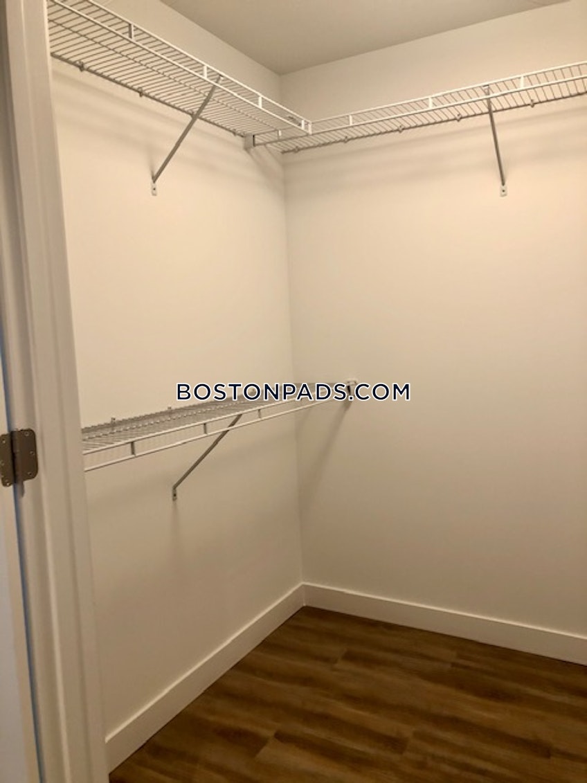 Boston - $3,985 /month