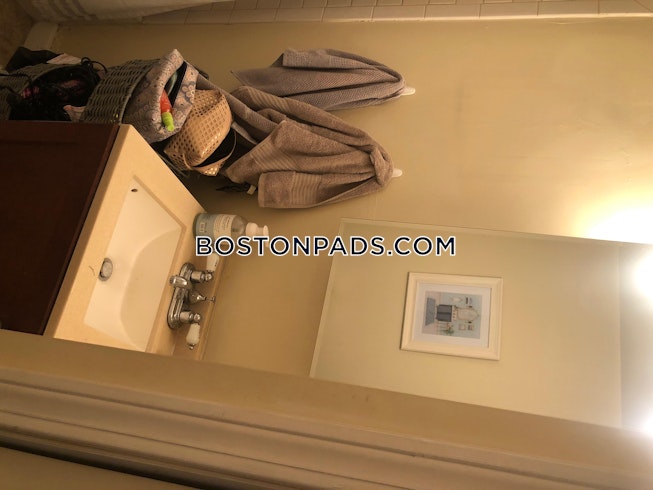 Boston - $2,200 /mo